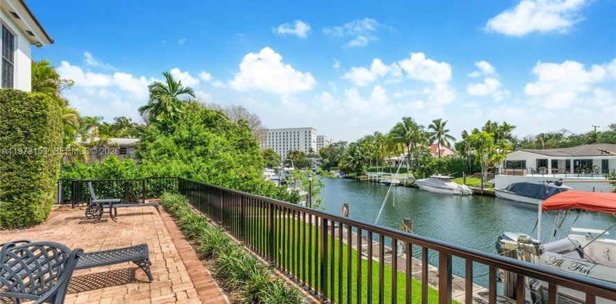 Кондоминиум с 2 спальнями в Корал-Гейблс, Флорида № 2043781