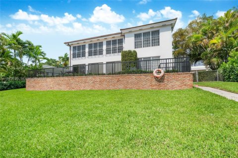 Купить кондоминиум в Корал-Гейблс, Флорида 2 спальни, 189.15м2, № 2043781 - фото 15