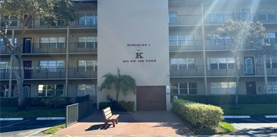 Condo in Pembroke Pines, Florida, 1 bedroom № 1811536