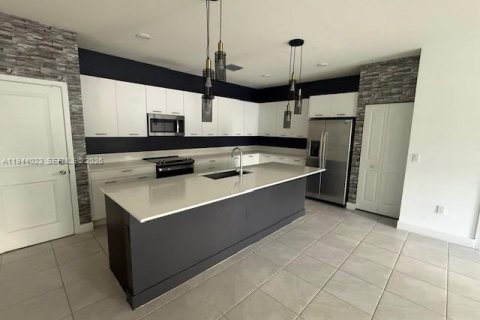 Снять в аренду таунхаус в Дорал, Флорида 3 спальни, № 2000856 - фото 4