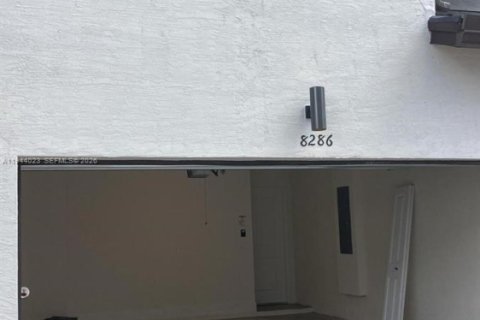 Снять в аренду таунхаус в Дорал, Флорида 3 спальни, № 2000856 - фото 7