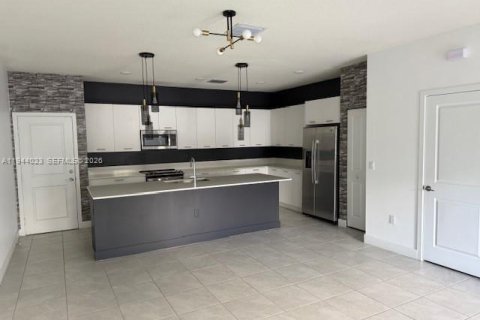 Снять в аренду таунхаус в Дорал, Флорида 3 спальни, № 2000856 - фото 2