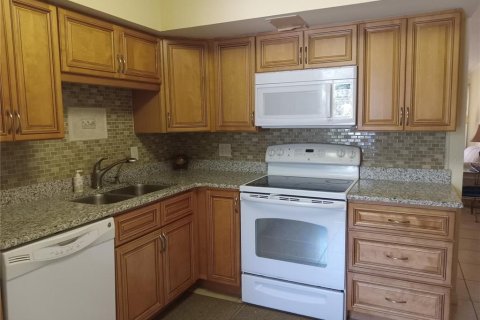 Condo in Clearwater, Florida, 2 bedrooms  № 2226440 - photo 16