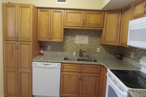 Condo in Clearwater, Florida, 2 bedrooms  № 2226440 - photo 17