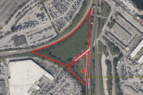 Commercial property in Miami, Florida № 1950316 - photo 1