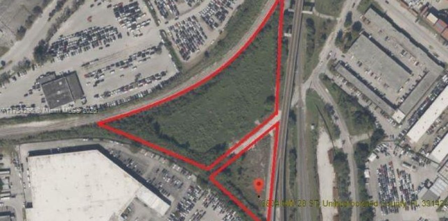 Commercial property in Miami, Florida № 1950316