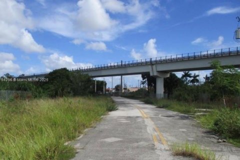 Commercial property in Miami, Florida № 1950316 - photo 3