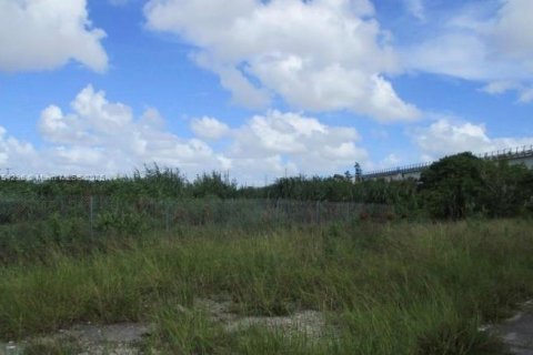 Commercial property in Miami, Florida № 1950316 - photo 4