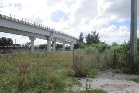 Commercial property in Miami, Florida № 1950316 - photo 7