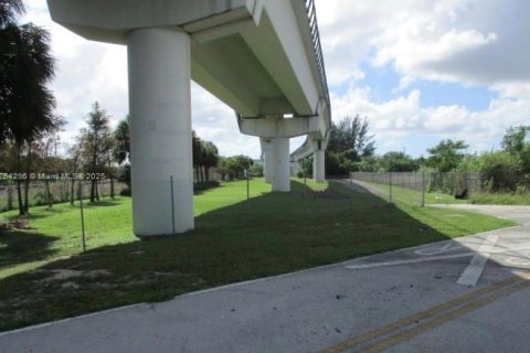 Commercial property in Miami, Florida № 1950316 - photo 5