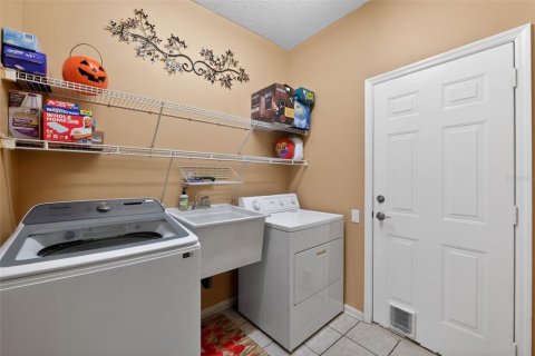 Villa ou maison à vendre à Kissimmee, Floride: 5 chambres, 256.87 m2 № 2093006 - photo 28