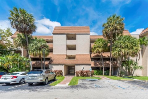 Condo in Miami, Florida, 2 bedrooms  № 1783666 - photo 1