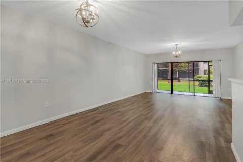 Condo in Miami, Florida, 2 bedrooms  № 1783666 - photo 2