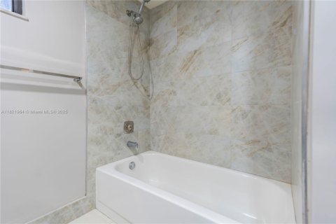 Condo in Miami, Florida, 2 bedrooms  № 1783666 - photo 28
