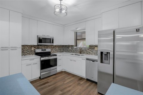 Condo in Miami, Florida, 2 bedrooms  № 1783666 - photo 25