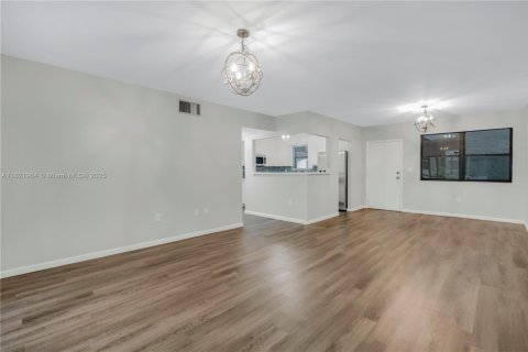 Condo in Miami, Florida, 2 bedrooms  № 1783666 - photo 7