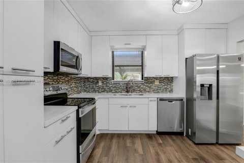 Condo in Miami, Florida, 2 bedrooms  № 1783666 - photo 18