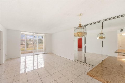 Copropriété à vendre à Sunrise, Floride: 2 chambres, 78.97 m2 № 2084387 - photo 2