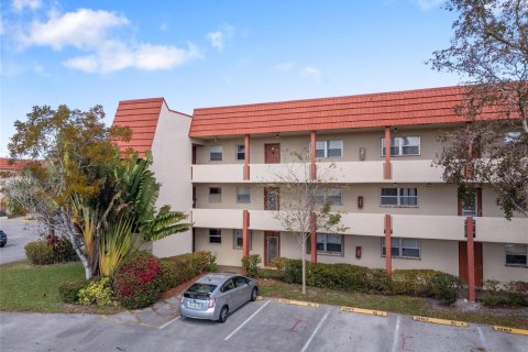Copropriété à vendre à Sunrise, Floride: 2 chambres, 78.97 m2 № 2084387 - photo 14