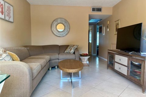 Купить кондоминиум в Бока-Ратон, Флорида 6 комнат, 83.24м2, № 1926092 - фото 3