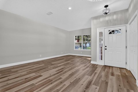 House in Clermont, Florida 4 bedrooms, 199.09 sq.m. № 2427528 - photo 8