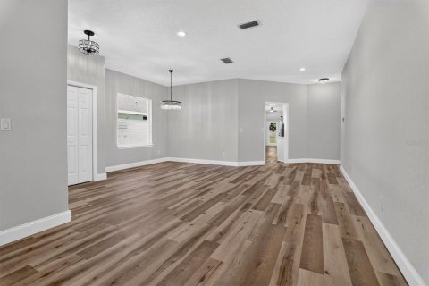 House in Clermont, Florida 4 bedrooms, 199.09 sq.m. № 2427528 - photo 7
