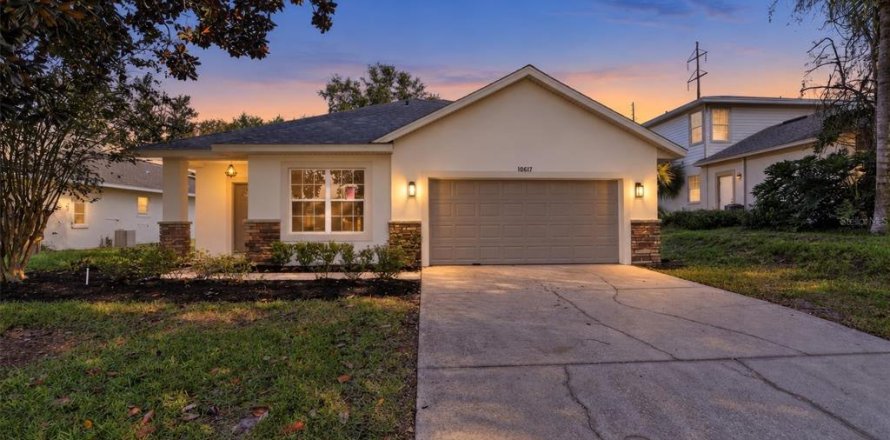 House in Clermont, Florida 4 bedrooms, 199.09 sq.m. № 2427528