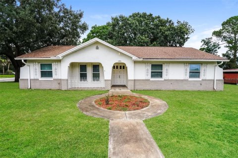 Casa en Deltona, Florida 3 dormitorios, 168.71 m2 № 2203301
