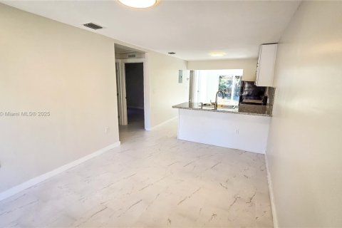 House in Miami, Florida 3 bedrooms, 85.19 sq.m. № 1743924 - photo 4