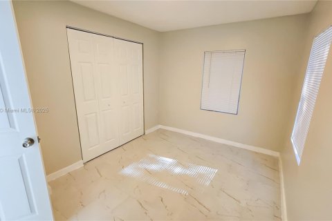 House in Miami, Florida 3 bedrooms, 85.19 sq.m. № 1743924 - photo 18