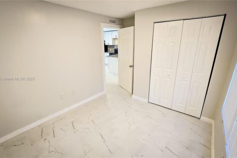 House in Miami, Florida 3 bedrooms, 85.19 sq.m. № 1743924 - photo 13