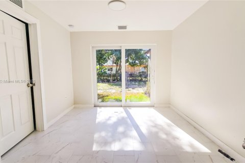 House in Miami, Florida 3 bedrooms, 85.19 sq.m. № 1743924 - photo 6