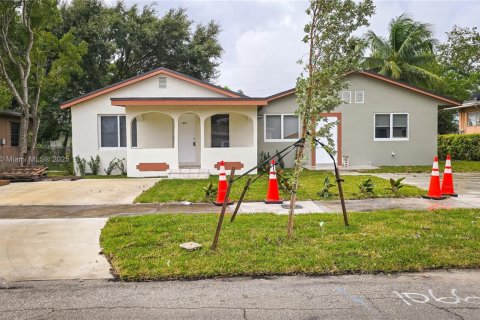 House in Miami, Florida 3 bedrooms, 85.19 sq.m. № 1743924 - photo 3