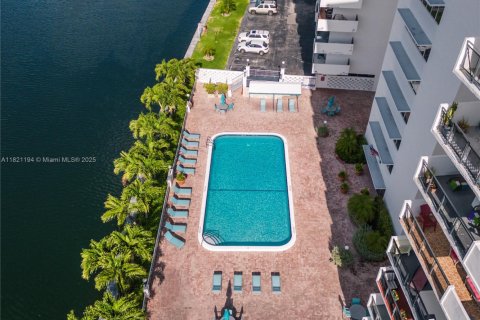 Copropriété à vendre à Hallandale Beach, Floride: 2 chambres, 139.35 m2 № 1781448 - photo 7