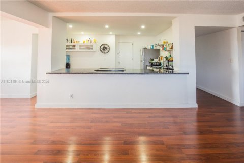 Copropriété à vendre à Hallandale Beach, Floride: 2 chambres, 139.35 m2 № 1781448 - photo 15