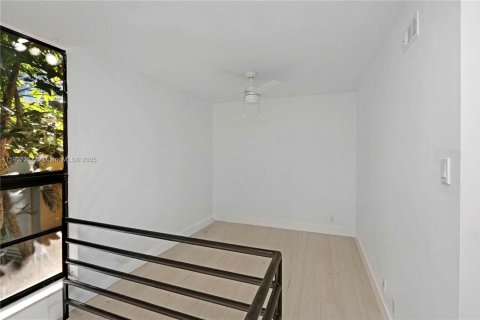 Condominio en venta en Miami, Florida, 2 dormitorios, 122.72 m2 № 1965680 - foto 15