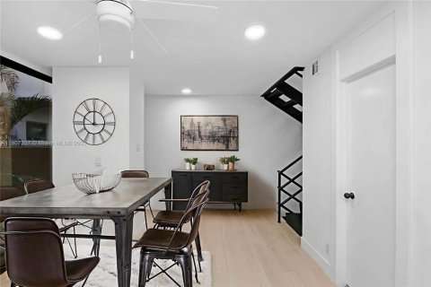 Condominio en venta en Miami, Florida, 2 dormitorios, 122.72 m2 № 1965680 - foto 2