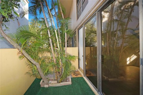 Condominio en venta en Miami, Florida, 2 dormitorios, 122.72 m2 № 1965680 - foto 19