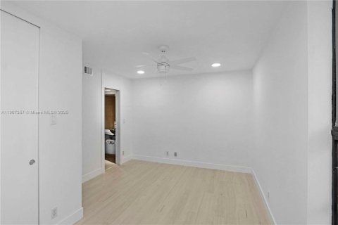 Condominio en venta en Miami, Florida, 2 dormitorios, 122.72 m2 № 1965680 - foto 12