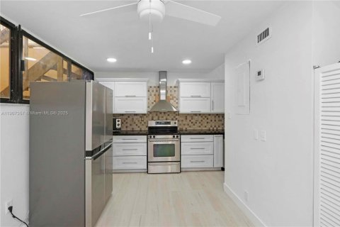 Condominio en venta en Miami, Florida, 2 dormitorios, 122.72 m2 № 1965680 - foto 9