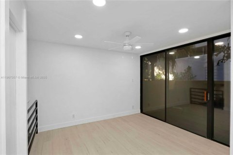 Condominio en venta en Miami, Florida, 2 dormitorios, 122.72 m2 № 1965680 - foto 7
