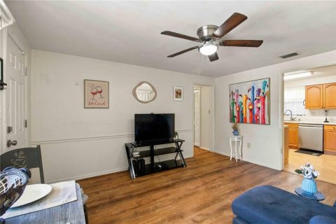 House in Sarasota, Florida 4 bedrooms, 102.94 sq.m. № 2393460 - photo 9