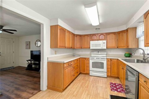 House in Sarasota, Florida 4 bedrooms, 102.94 sq.m. № 2393460 - photo 10