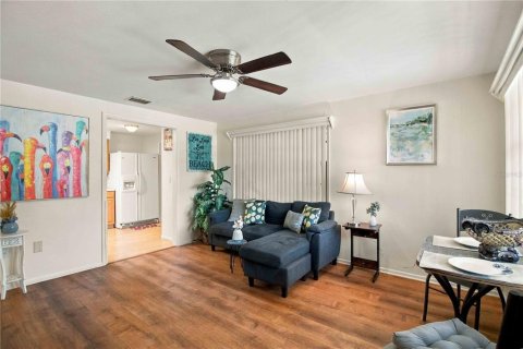 House in Sarasota, Florida 4 bedrooms, 102.94 sq.m. № 2393460 - photo 7