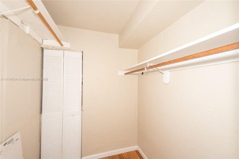 Condo in Key Biscayne, Florida, 2 bedrooms  № 1470342 - photo 13