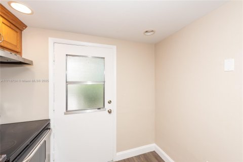 Condo in Key Biscayne, Florida, 2 bedrooms  № 1470342 - photo 9