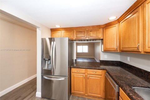 Condo in Key Biscayne, Florida, 2 bedrooms  № 1470342 - photo 8