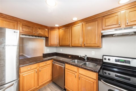 Condo in Key Biscayne, Florida, 2 bedrooms  № 1470342 - photo 7