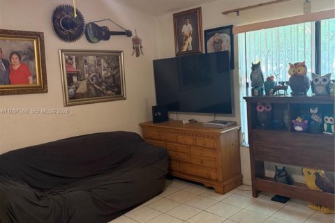 House in Homestead, Florida 3 bedrooms, 134.71 sq.m. № 2027673 - photo 9