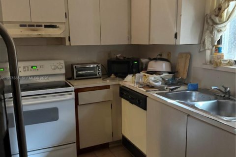 House in Homestead, Florida 3 bedrooms, 134.71 sq.m. № 2027673 - photo 6